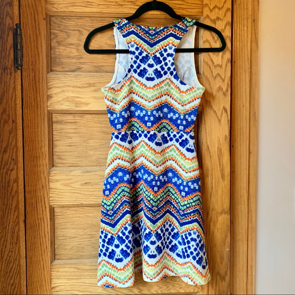 Fun pattern dress - Picture 4 of 4